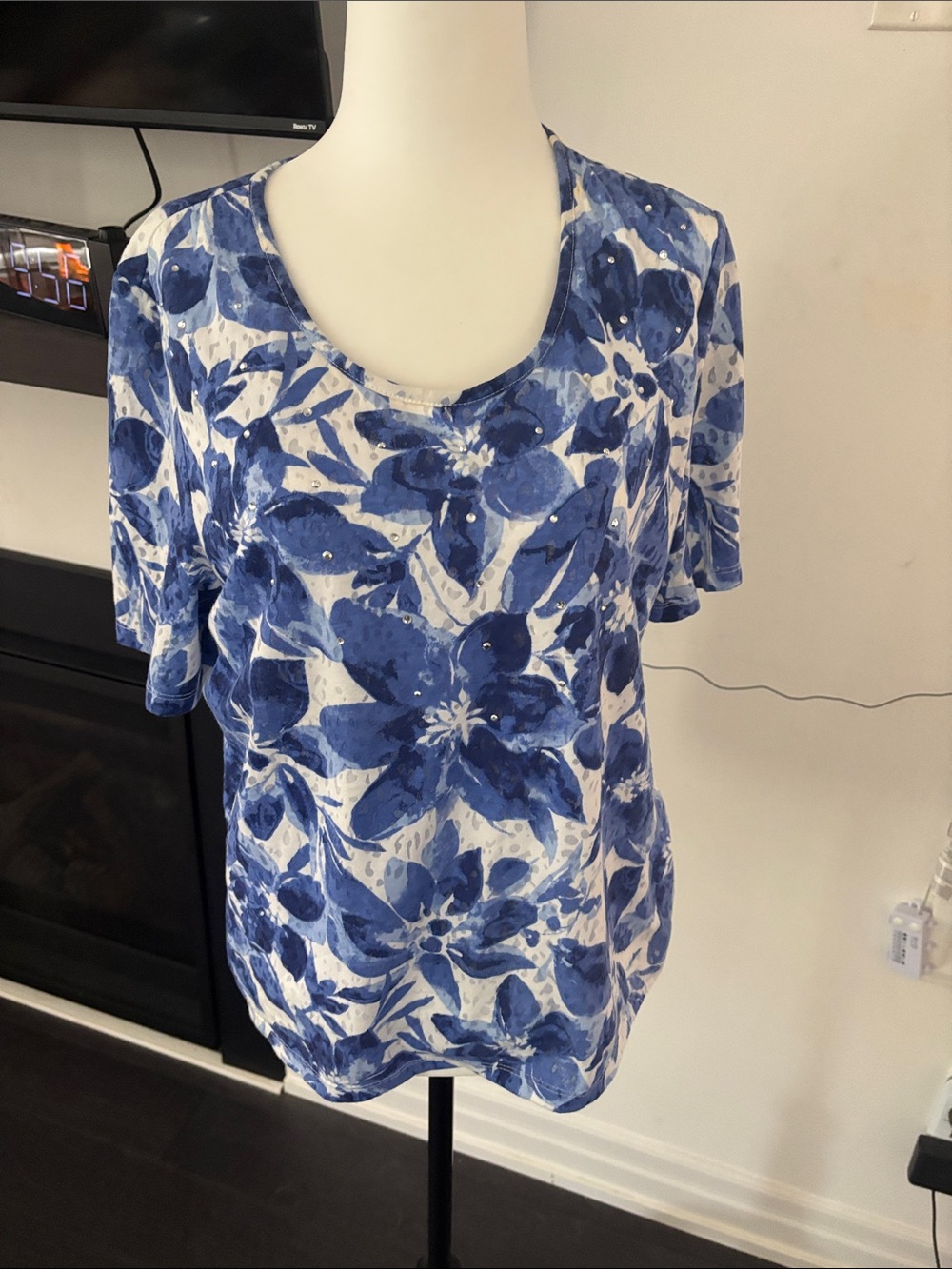 Vintage TanJay Blue Floral Short-Sleeve Women’s Top with sequins